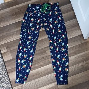 Novogratz Festive Gnomes Snowflakes Print  Lounge Pants. Size: XSmall